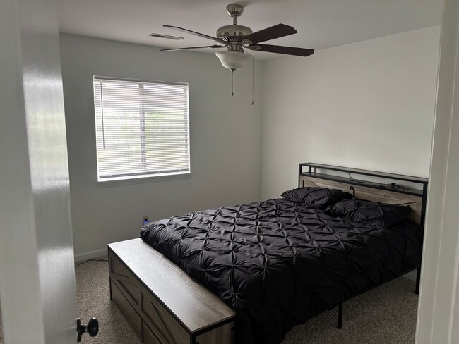 Building Photo - 2 BEDROOM 2 BATH ON 2ND FLOOR AT MYRTLE GREENS
