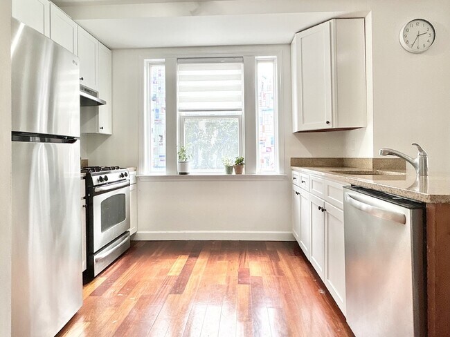Building Photo - 620 38th St