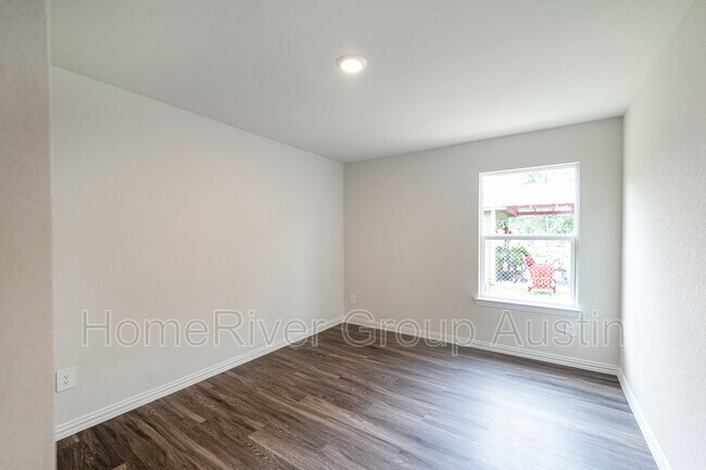 Building Photo - 220 44th St
