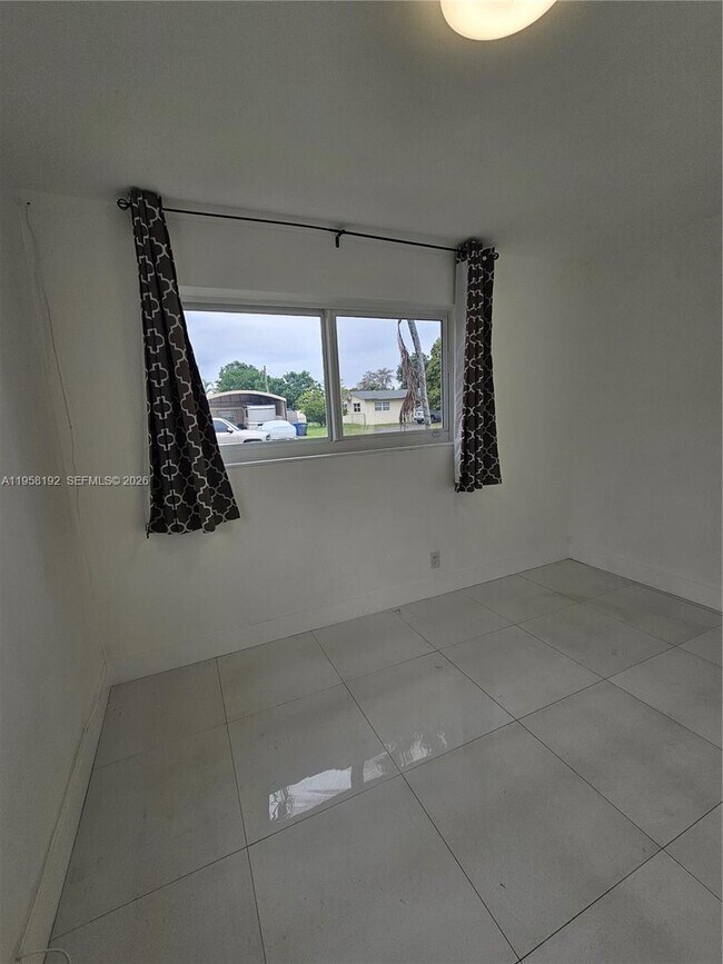 Building Photo - 1421 NW 65th Terrace