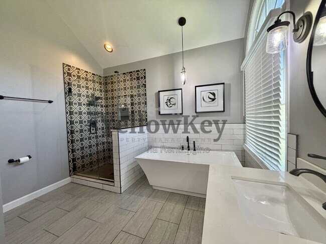 Building Photo - 11121 Indian Woods Dr