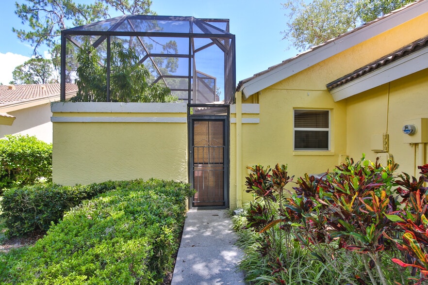 Entry to pool/lanai area - 4700 Tivoli Ave
