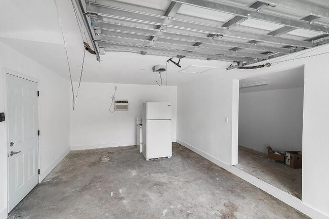 Building Photo - 710 S Pine St