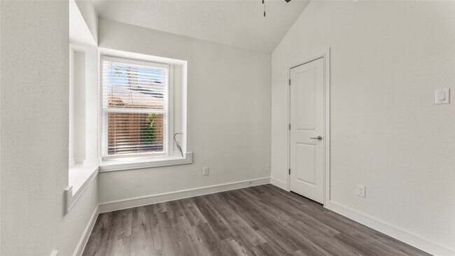 Building Photo - 2107 Charlton House Ln