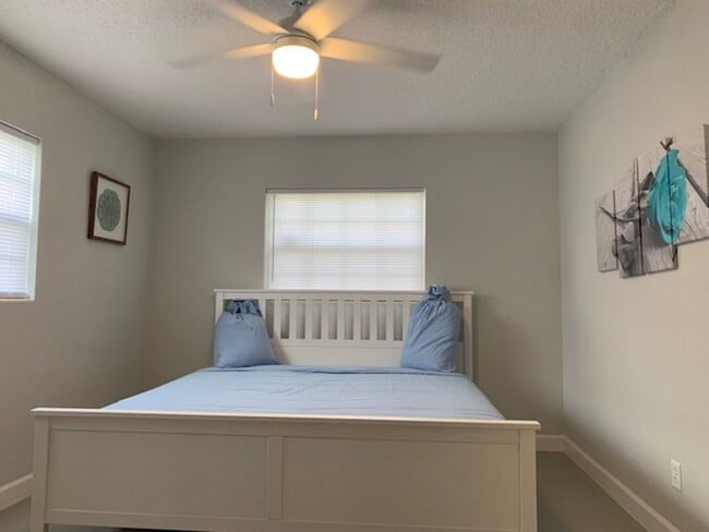 Building Photo - For Rent 4-Bedroom, 2-Bathroom single-family home