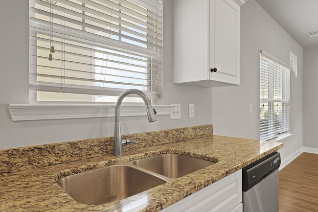 Building Photo - 508 Potter Stone Square