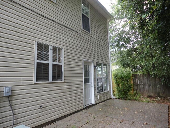 Building Photo - 1715 Crestwell Ln SW