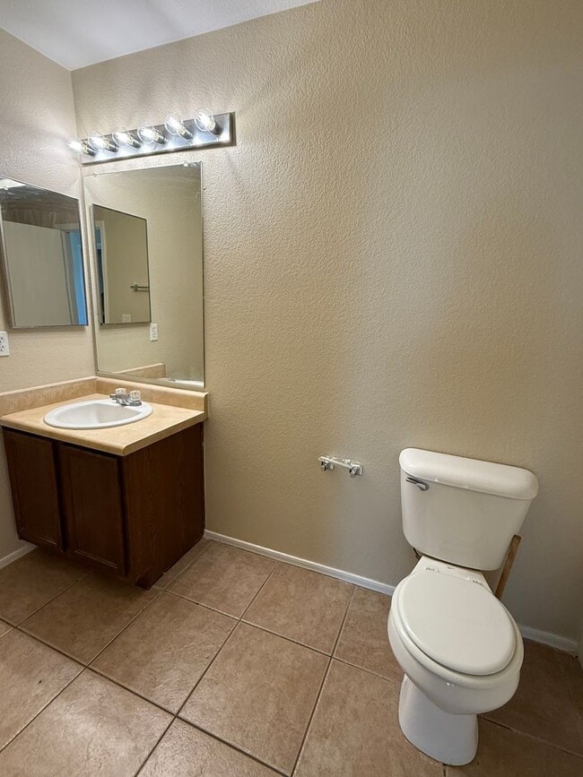 Building Photo - WATERFORD SQUARE COMMUNITY 3 BED 2.5 BATH **ASK ABOUT A MOVE IN SPECIAL!