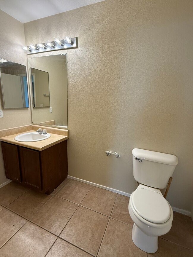 Building Photo - WATERFORD SQUARE COMMUNITY POOL!  3 BED 2.5 BATH + LOFT