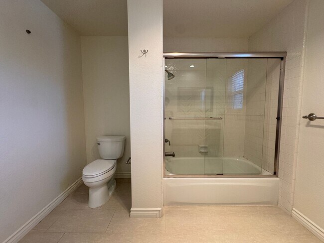 Building Photo - 4925 Regla Ct
