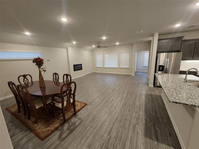 Building Photo - 621 Maple Leaf Way