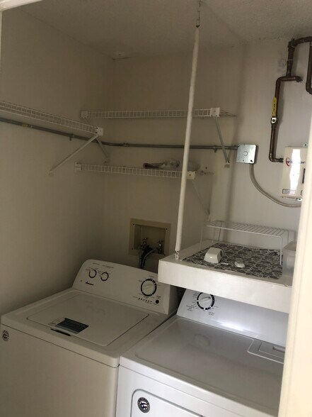 Full size W/D - 820 Lavers Cir