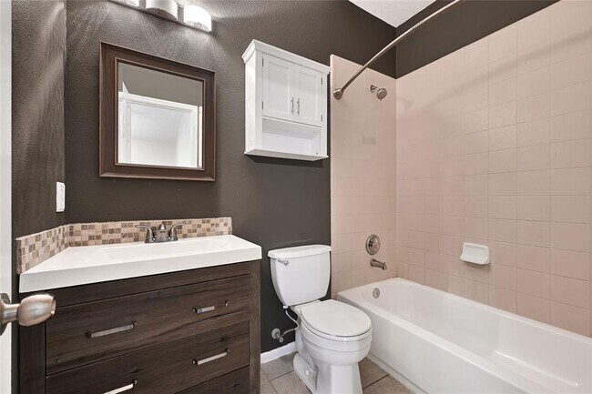 Building Photo - 26418 Richwood Oaks Dr