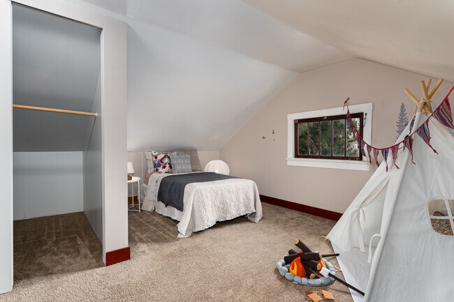 Building Photo - 3819 S G St