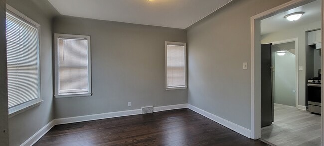 Building Photo - 9901 Yorkshire Rd