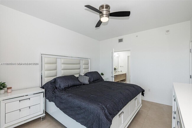 Building Photo - 16385 Biscayne Blvd