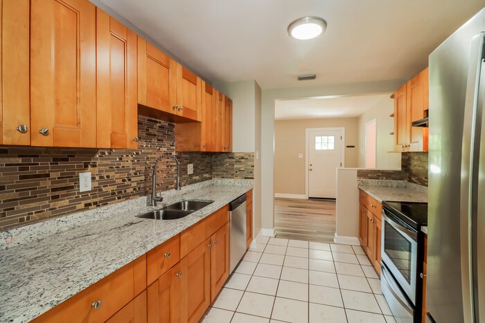 Building Photo - 2145 25th Ave N