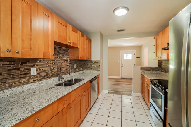 Building Photo - 2145 25th Ave N