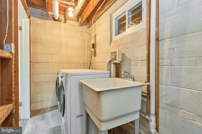 Building Photo - 6613 Denny Pl