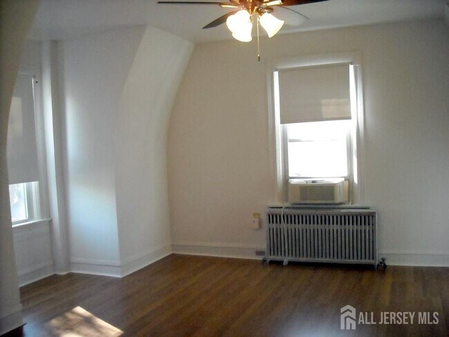 Building Photo - 301 Penfield Pl