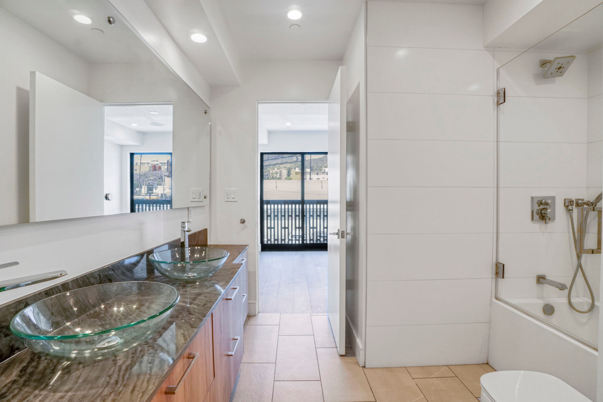 Building Photo - 1447 N Martel Ave