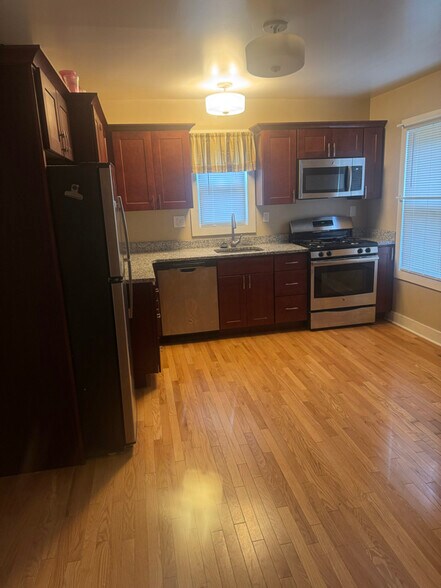 Building Photo - 103 Bowling Ln