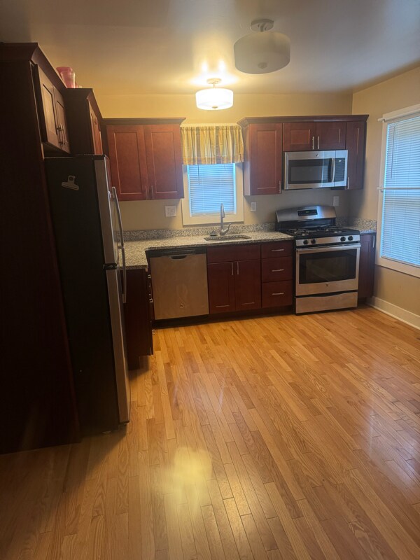 Building Photo - 103 Bowling Ln