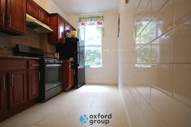 Building Photo - 3 bedroom in Brooklyn NY 11207