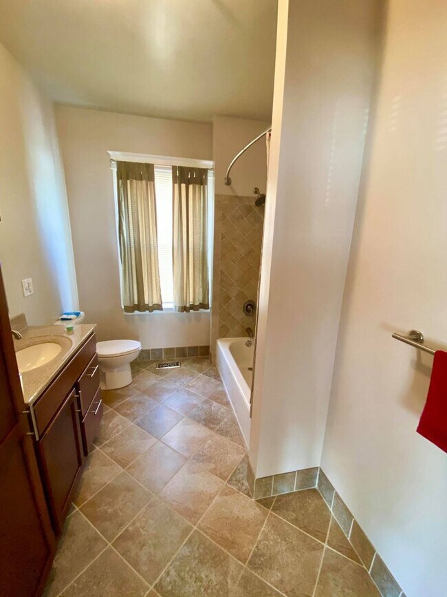 Building Photo - Charming 2 Bedroom/1.5 Bathroom Home with Large Backyard in Colgate, Baltimore, MD!
