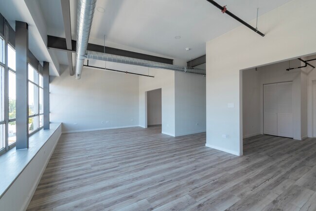 Building Photo - 2202 Lombard Ave