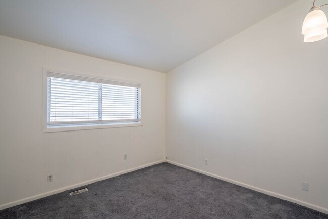 Building Photo - 4132 E 48th Pl