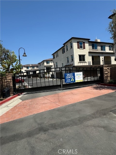 Building Photo - 2601 Durfee Ave