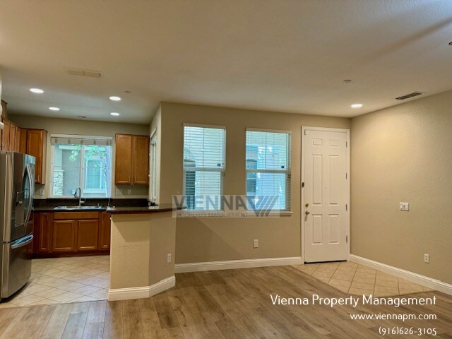 Building Photo - 2108 Las Palomas Loop
