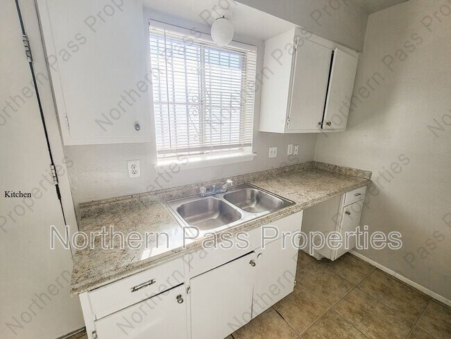 Building Photo - 5233 Carousel Dr
