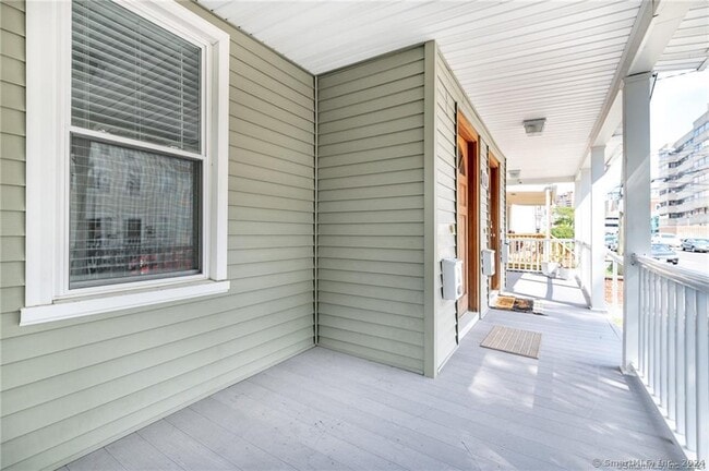 Building Photo - 29 Dolsen Pl