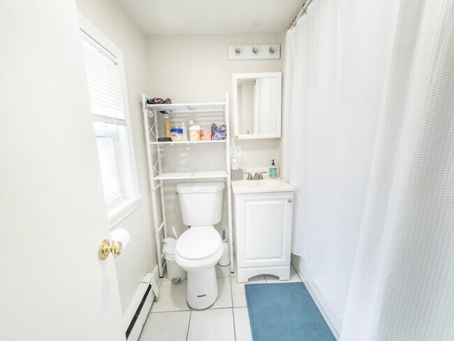 Building Photo - 123 Willow St