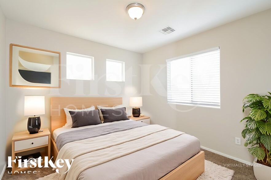 Building Photo - 11614 W Harrison St