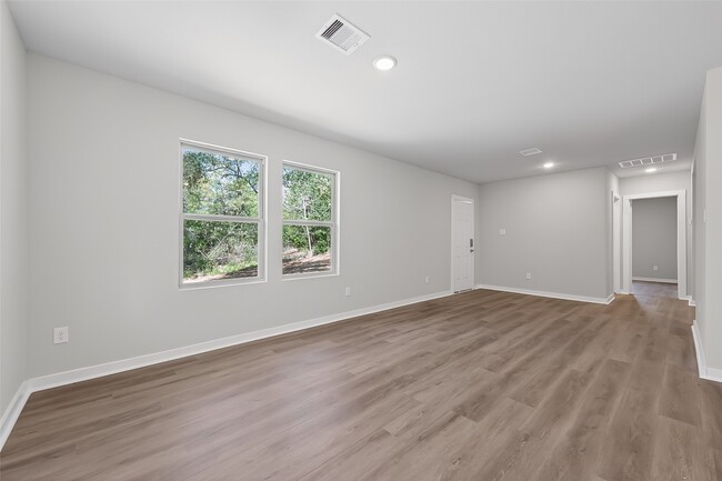 Building Photo - 154 Lakeview Dr