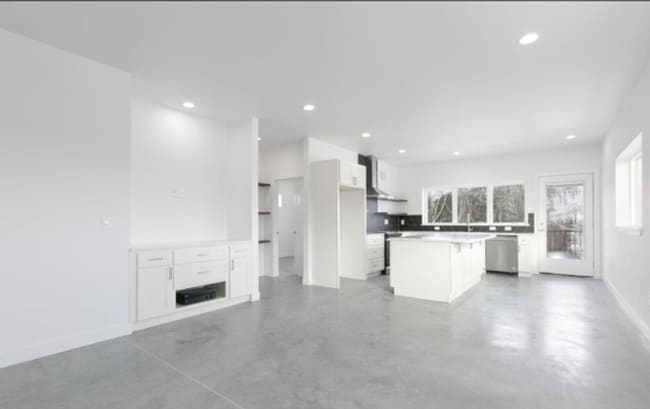 Building Photo - Occupied, do not disturb tenants.  Selah 2br 2ba DBL Garage 5-star Built Green Energy Standards h...