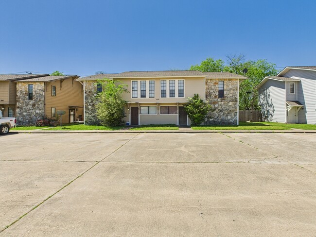 Building Photo - 1108 Welsh Ave