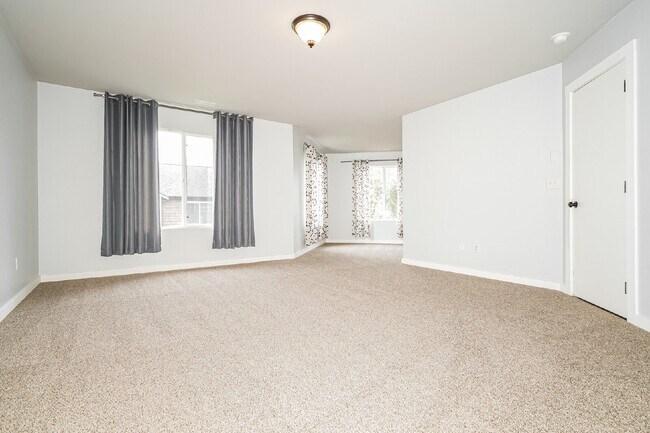 Building Photo - Updated 4 bedroom home in Devonshire neighborhood!
