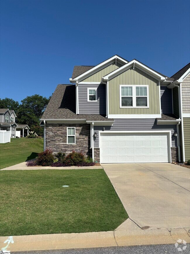 Building Photo - 109 Creekhaven Ln