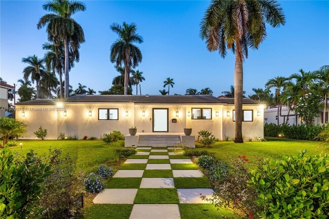 Primary Photo - 1141 Hollywood Blvd