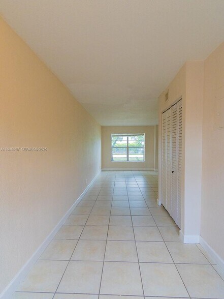 Building Photo - 4648 NW 9th Dr
