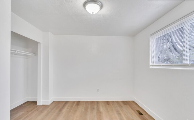 Building Photo - Remodeled 2-bedroom, 1-bathroom apartment ...