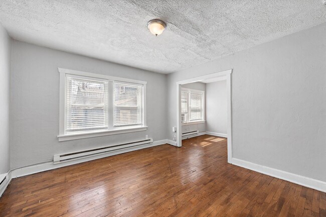 Interior Photo - 3933 CHARLOTTE