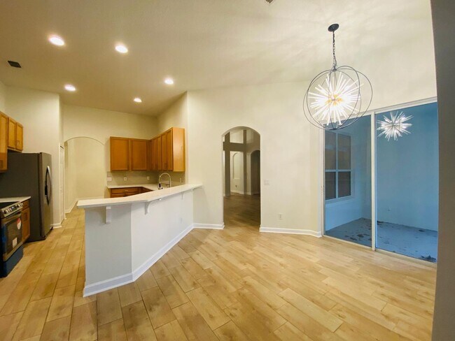 Building Photo - Your Dream Home Awaits! 5 bedroom 3 bath Single Family HOME!!