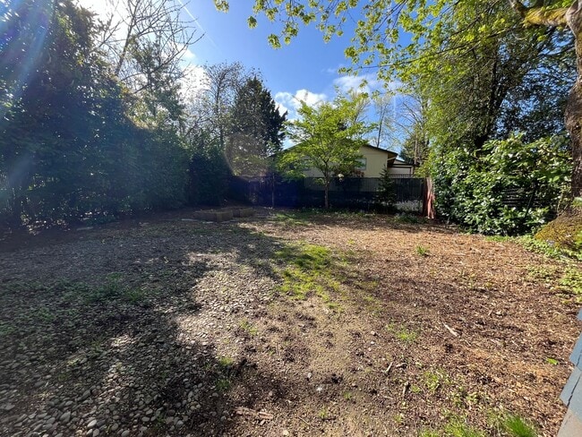 Building Photo - Wonderful 2 Bd 1 Ba home in Woodstock! Covered driveway, Large yard and Shop/Shed !!!