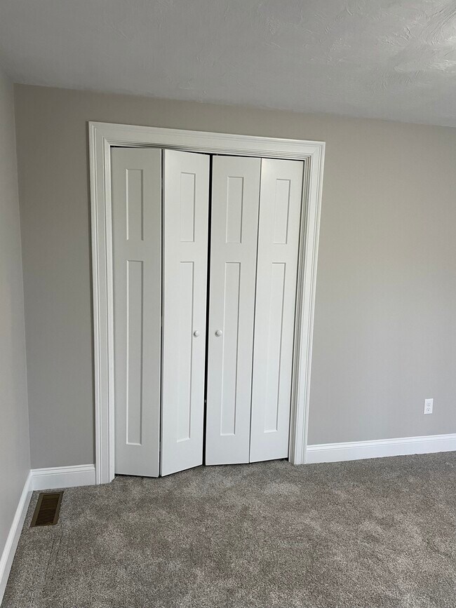 Building Photo - 13 Firefly Ln