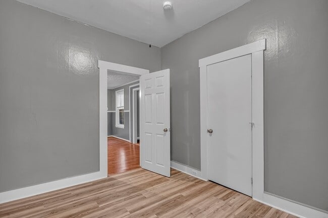 Building Photo - 13 Pacific St